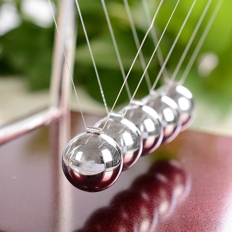 Newton's Cradle Desk Table Dec - Newton Cradle Large reseña y precio